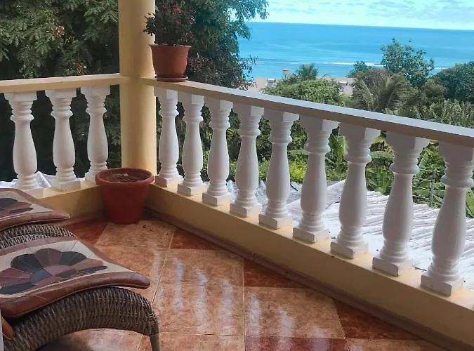 Seybreeze Guest house 4*