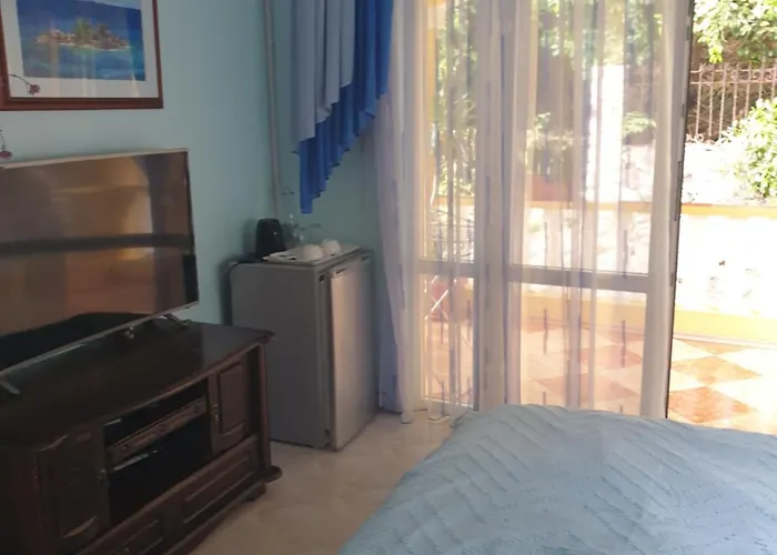 Guest house Seybreeze 4*