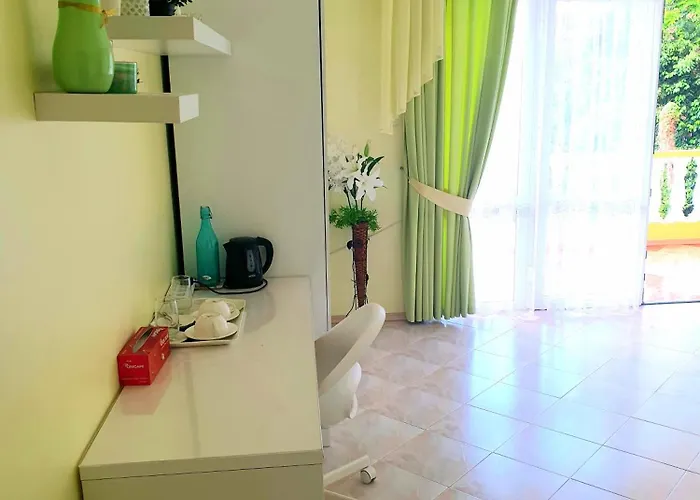 Seybreeze Guest house 4*